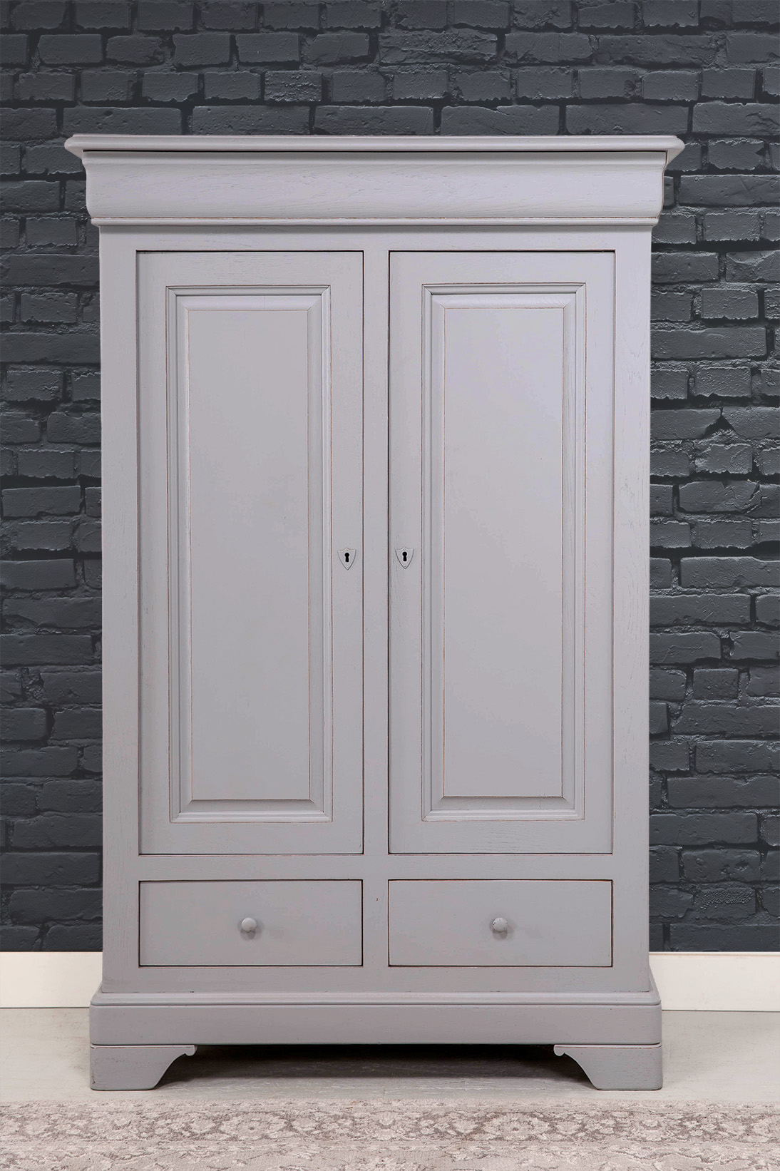Bassette 2 portes 3 tiroirs  en Chêne Massif de style Louis Philippe Finition Gris Perle légèrement patiné SEULEMENT 1 DISPONIBLE