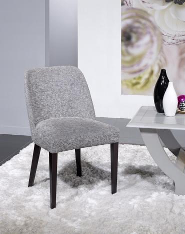 Chaise Edouard assise et dos capitonnés pieds en Frêne massif de ligne Contemporaine