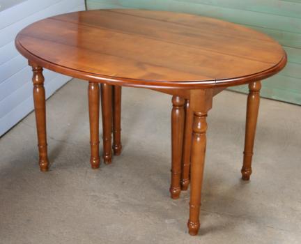 Table ovale à volets 135X110 en merisier massif de style Louis Philippe 10 pieds - 10 allonges de 40 , meuble en Merisier massif